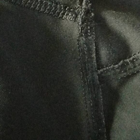 Lululemon Black Crops - Picture 6 of 6